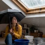 Correct geplaatst dakraam met gootstukken en waterafvoer